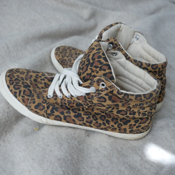 Cheetah Print Sneakers - Picture 3 of 5